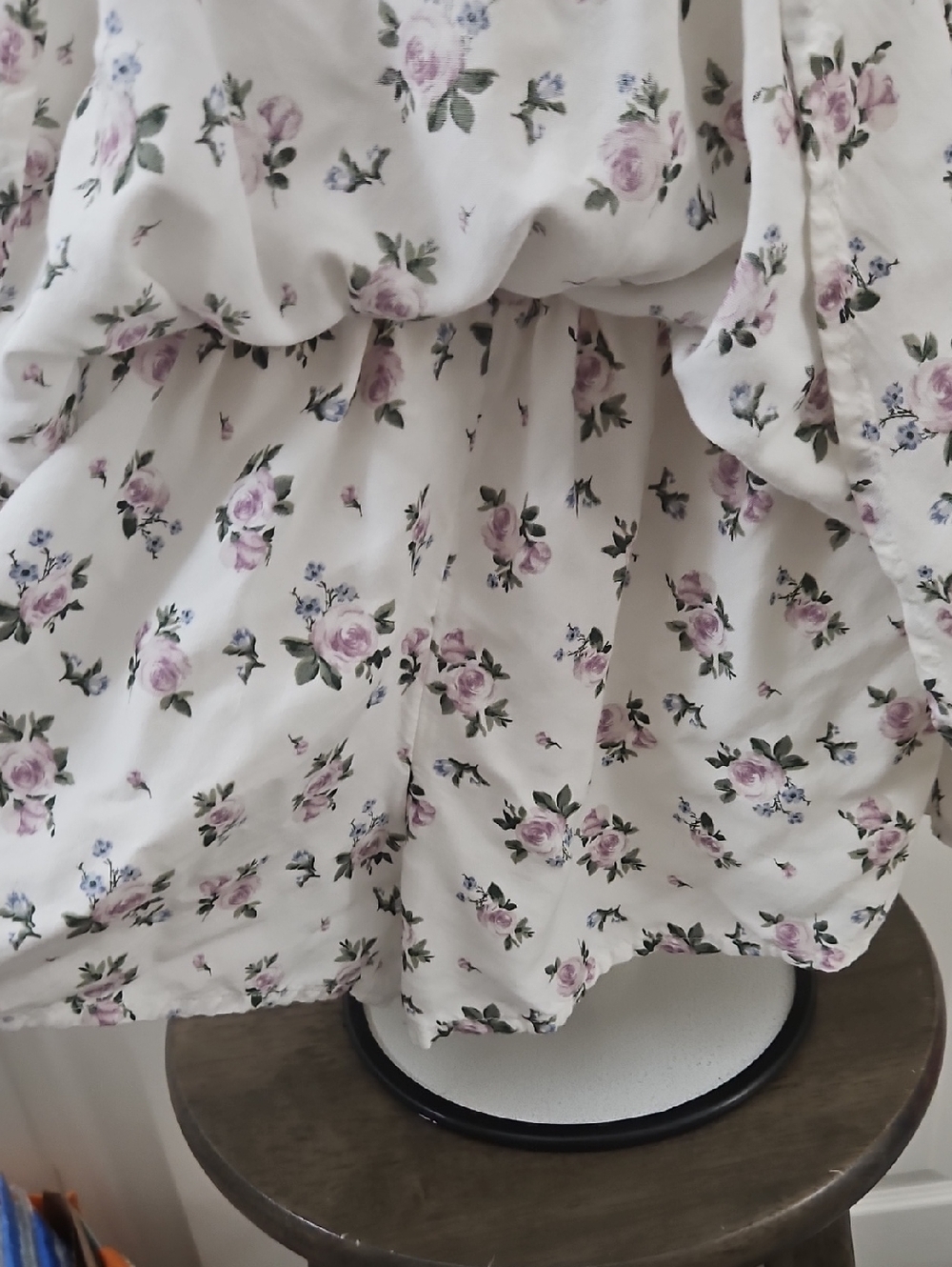 Hollister Co. Ultra High Rise Smocked Ruffle Skort White with purple roses Med. - Picture 2 of 7